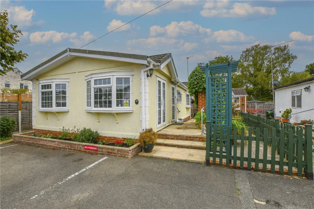 2 bed property for sale, Devon Close, College Town, GU47