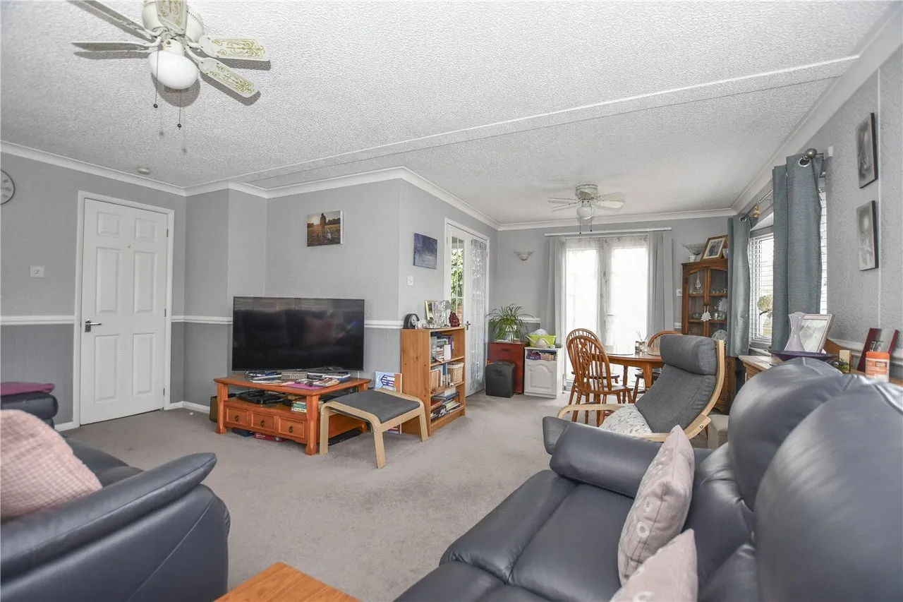 Devon Close, College Town, GU47, photo 4