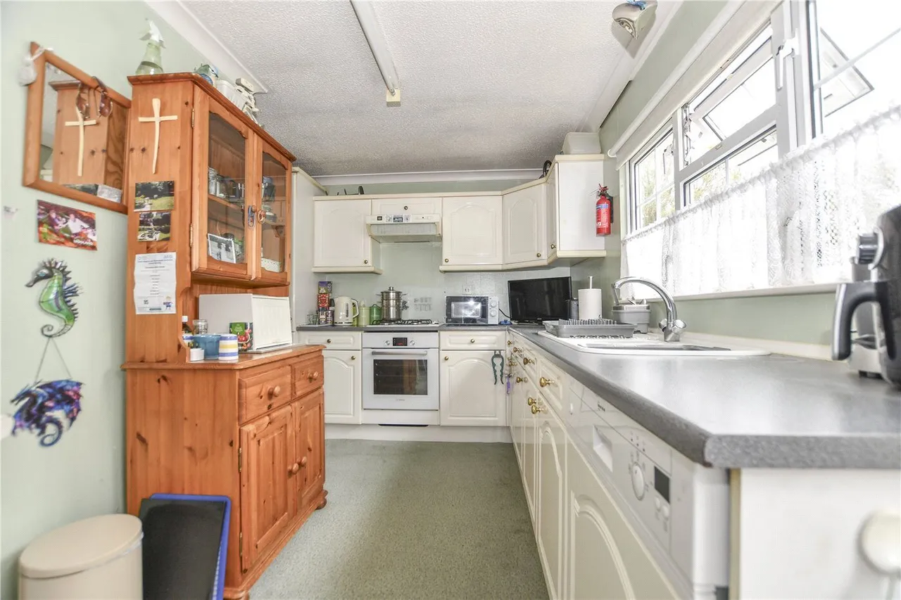 Devon Close, College Town, GU47, photo 2