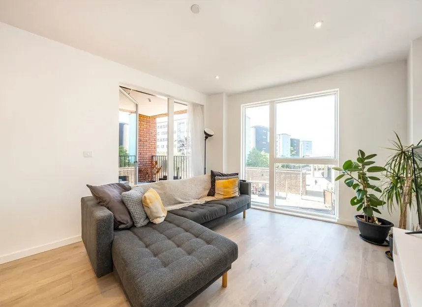 Gallions Road, Galyon Point, E16, photo 3