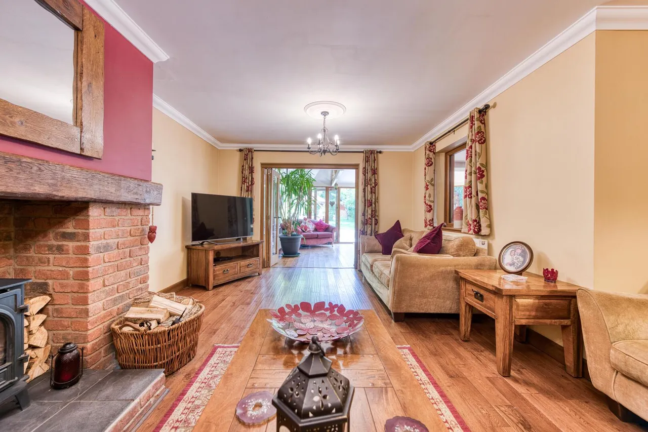 Worcester Road, Hagley, photo 7