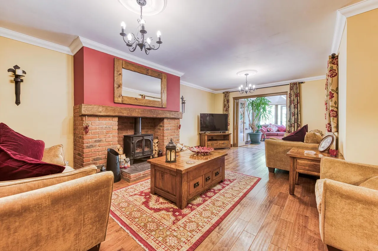Worcester Road, Hagley, photo 26
