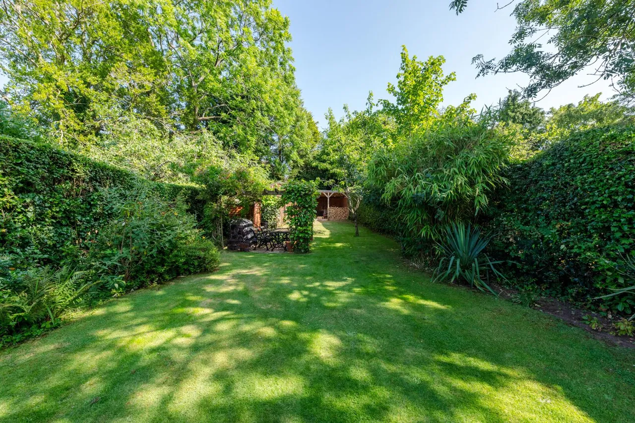 Worcester Road, Hagley, photo 39