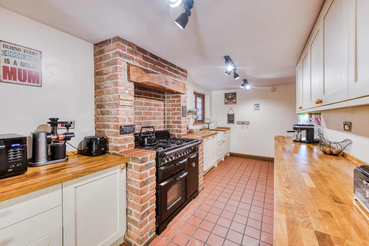 Worcester Road, Hagley, photo 6