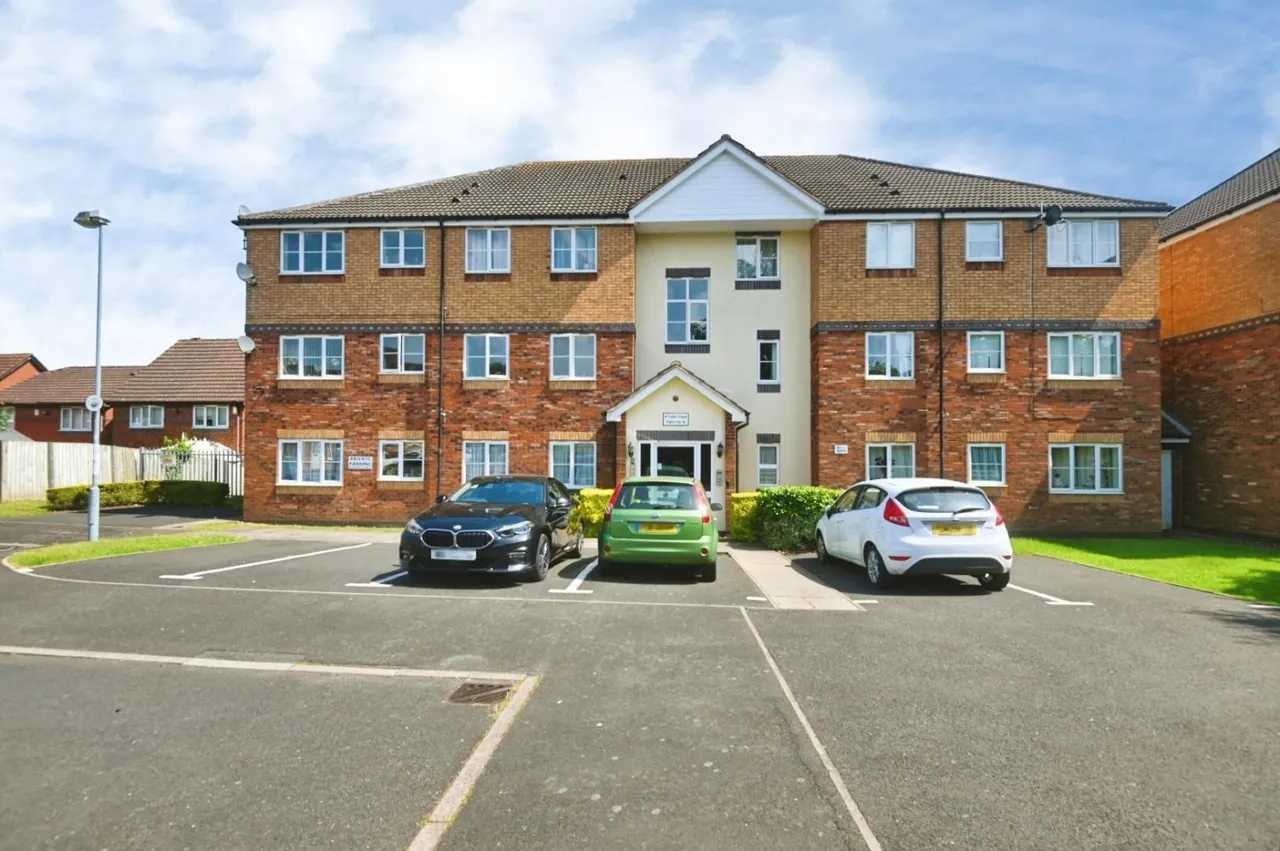 2 bed flat for sale — Tudor Close, Sutton Coldfield
