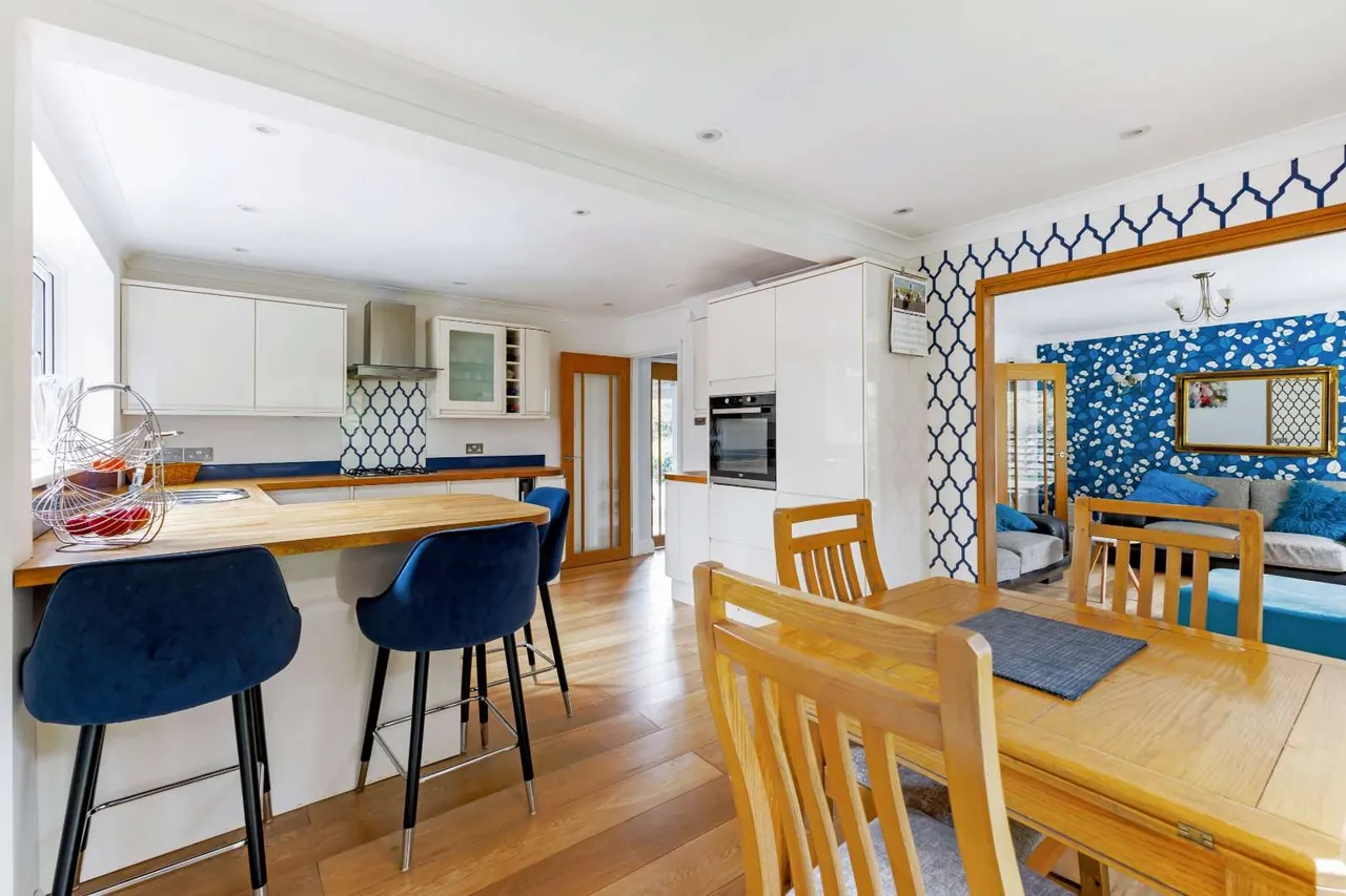 School Road, Charlton Kings, Cheltenham, Gloucestershire, GL53 8BE, photo 6