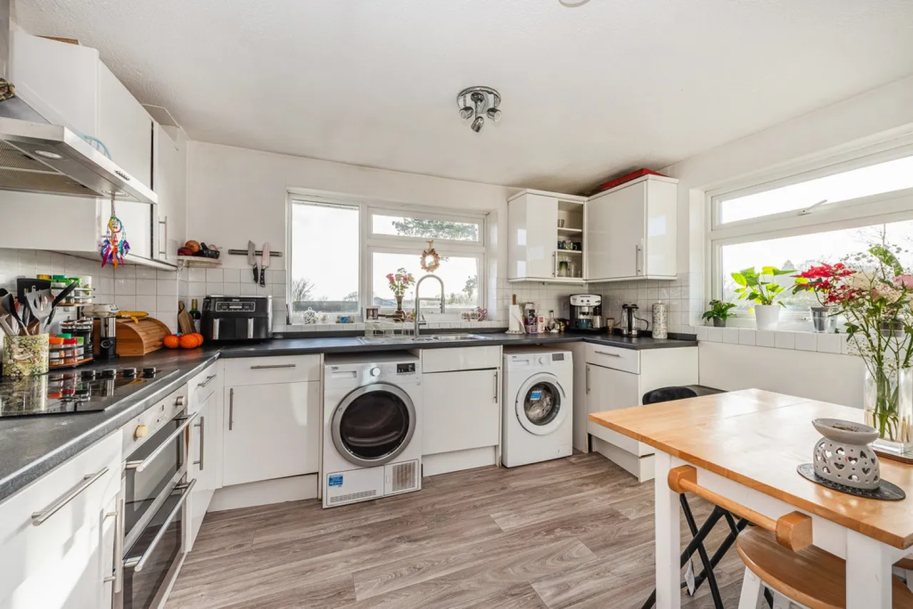 2 bed flat for sale — Stratford Court, Northlands Drive, Winchester