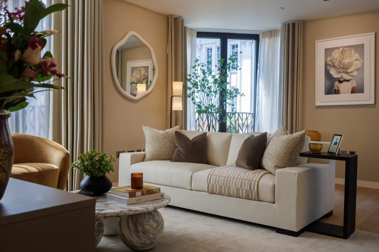 2 bed flat for sale, Great Portland Street, London, W1W