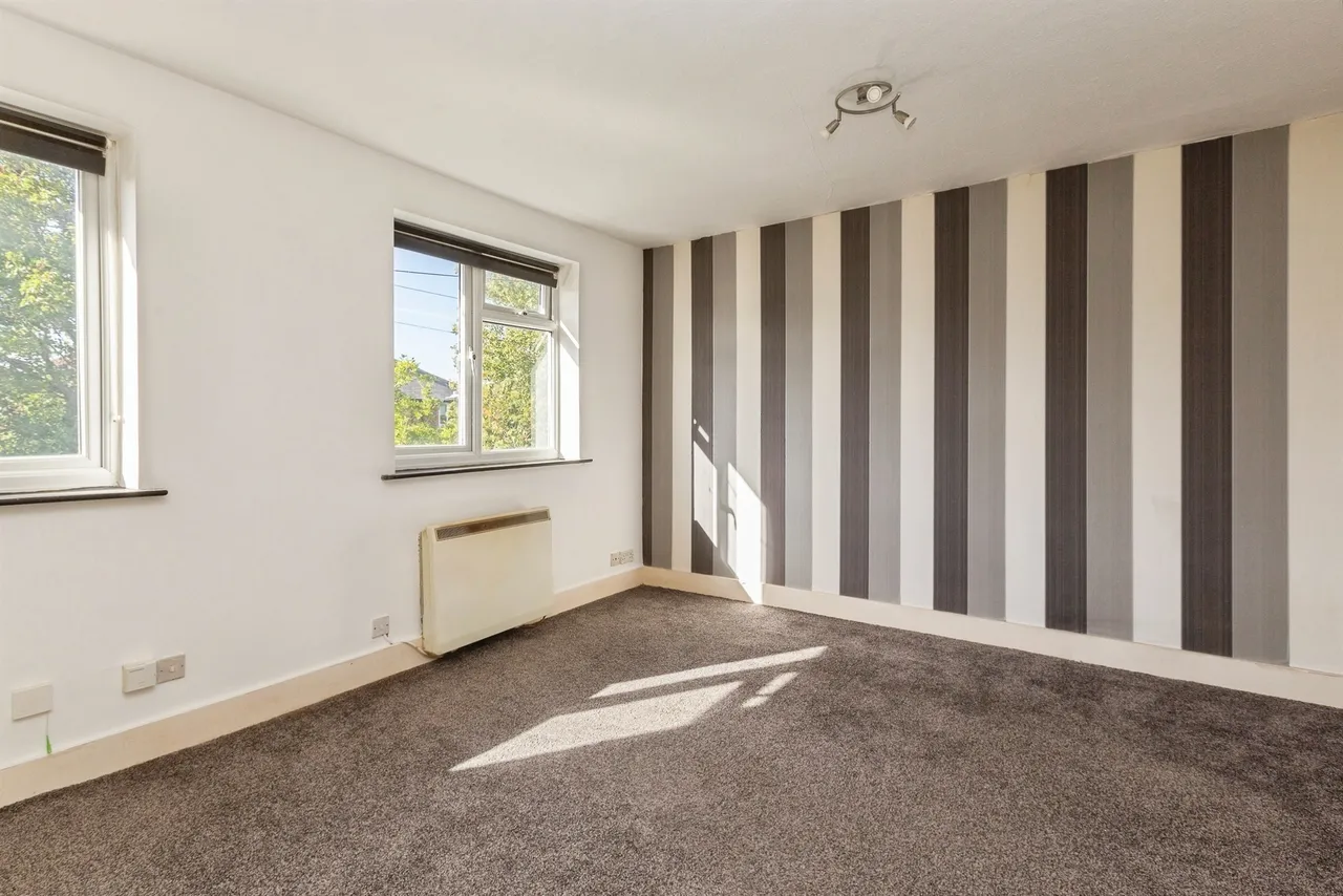 Clinton Crescent, Aylesbury, HP21, photo 3