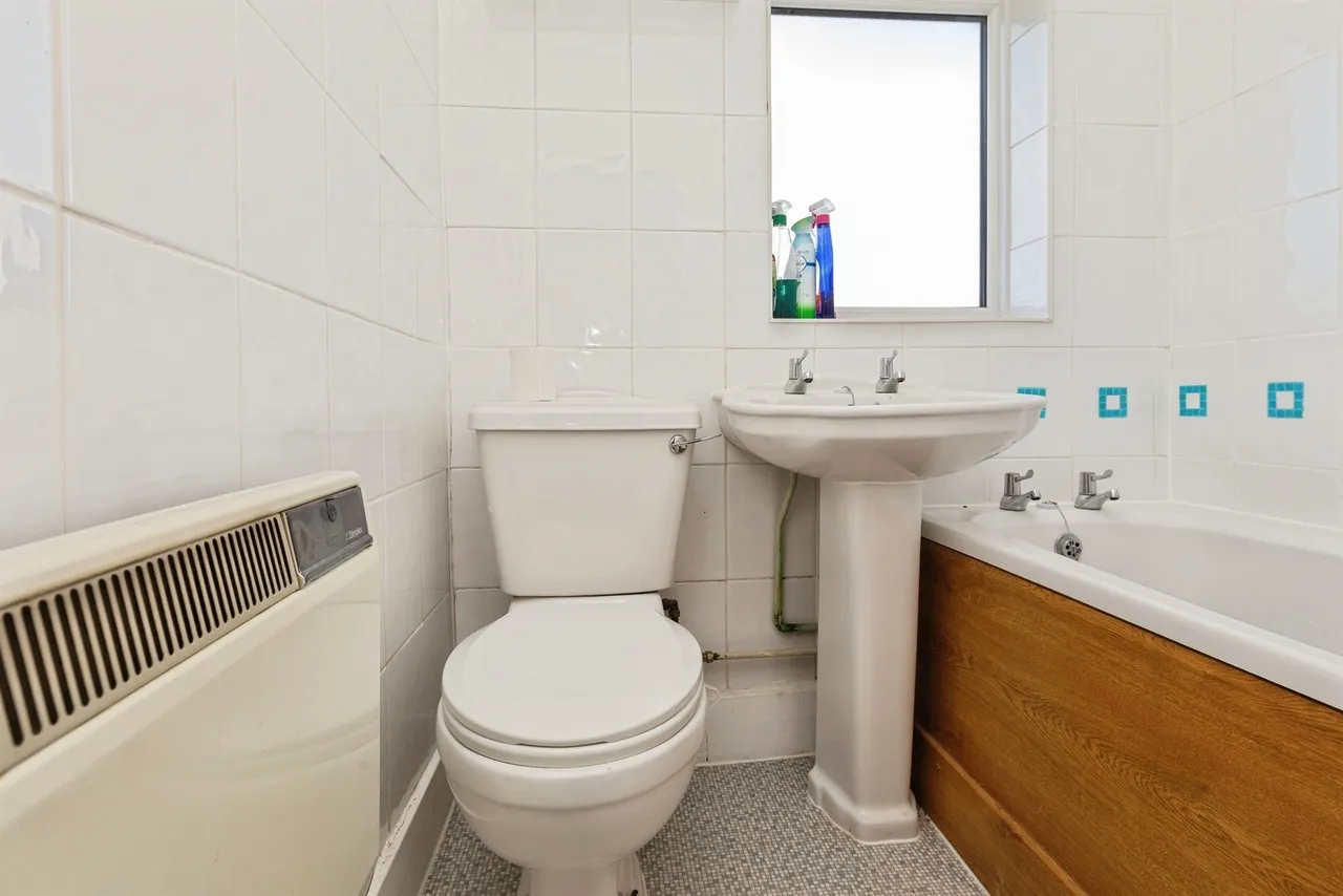 Clinton Crescent, Aylesbury, HP21, photo 5