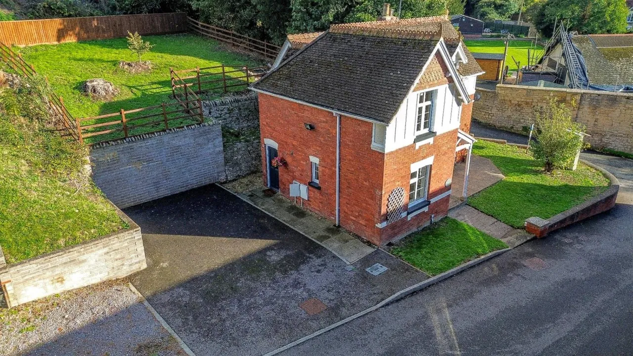 3 bed house for sale, Drake Lane, Dursley, GL11