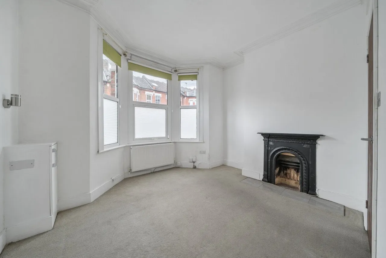 Mafeking Avenue, Brentford, London, TW8, photo 2
