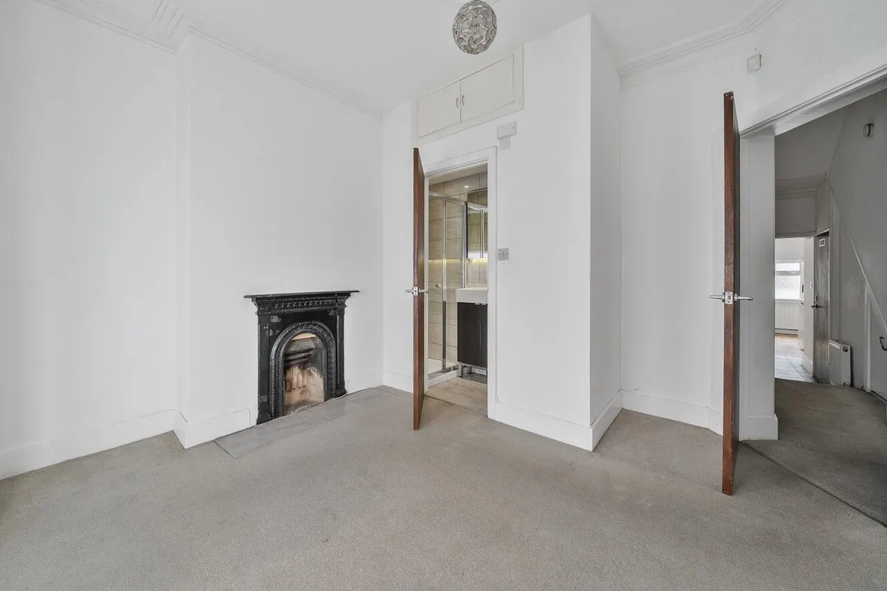 Mafeking Avenue, Brentford, London, TW8, photo 12