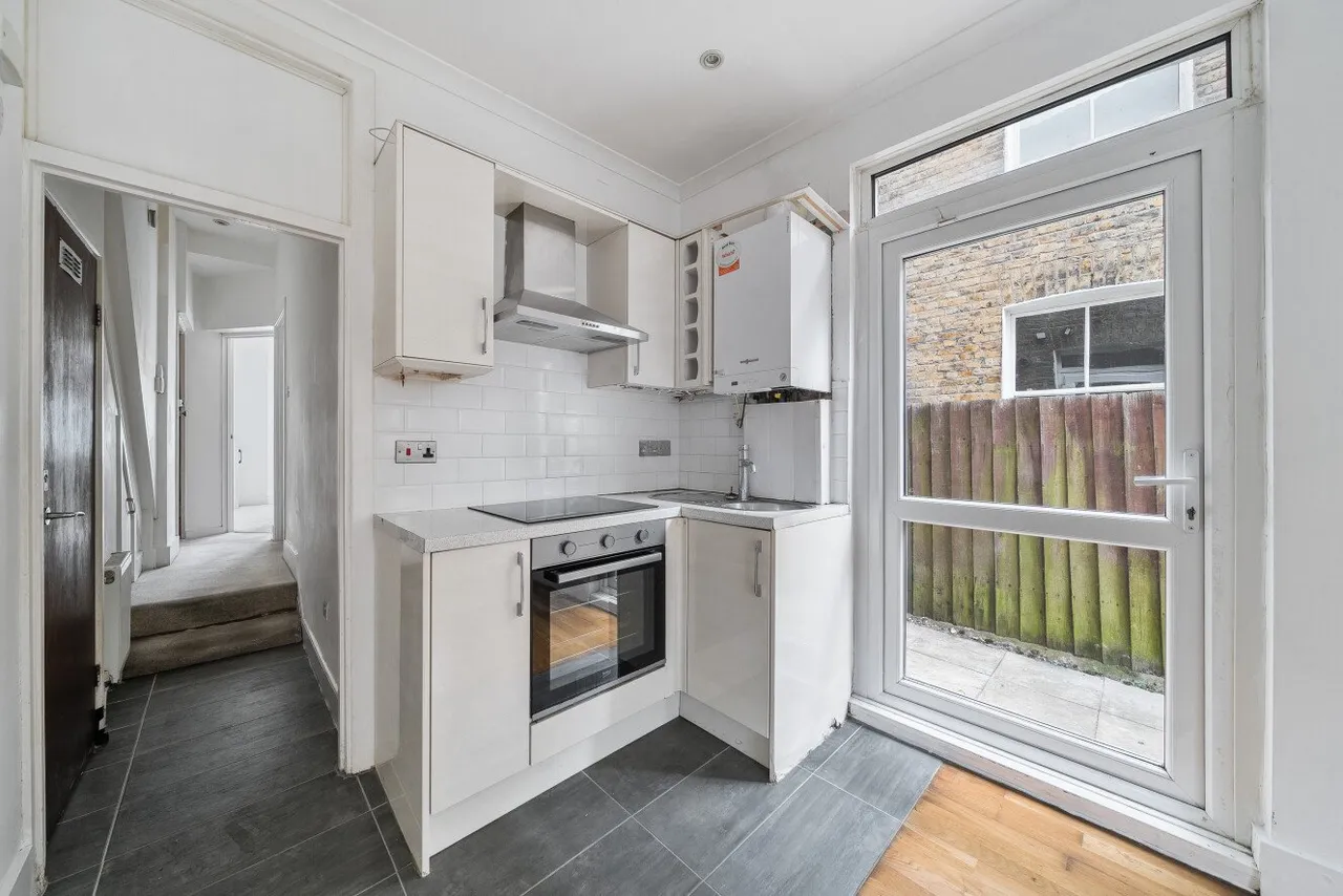 Mafeking Avenue, Brentford, London, TW8, photo 11