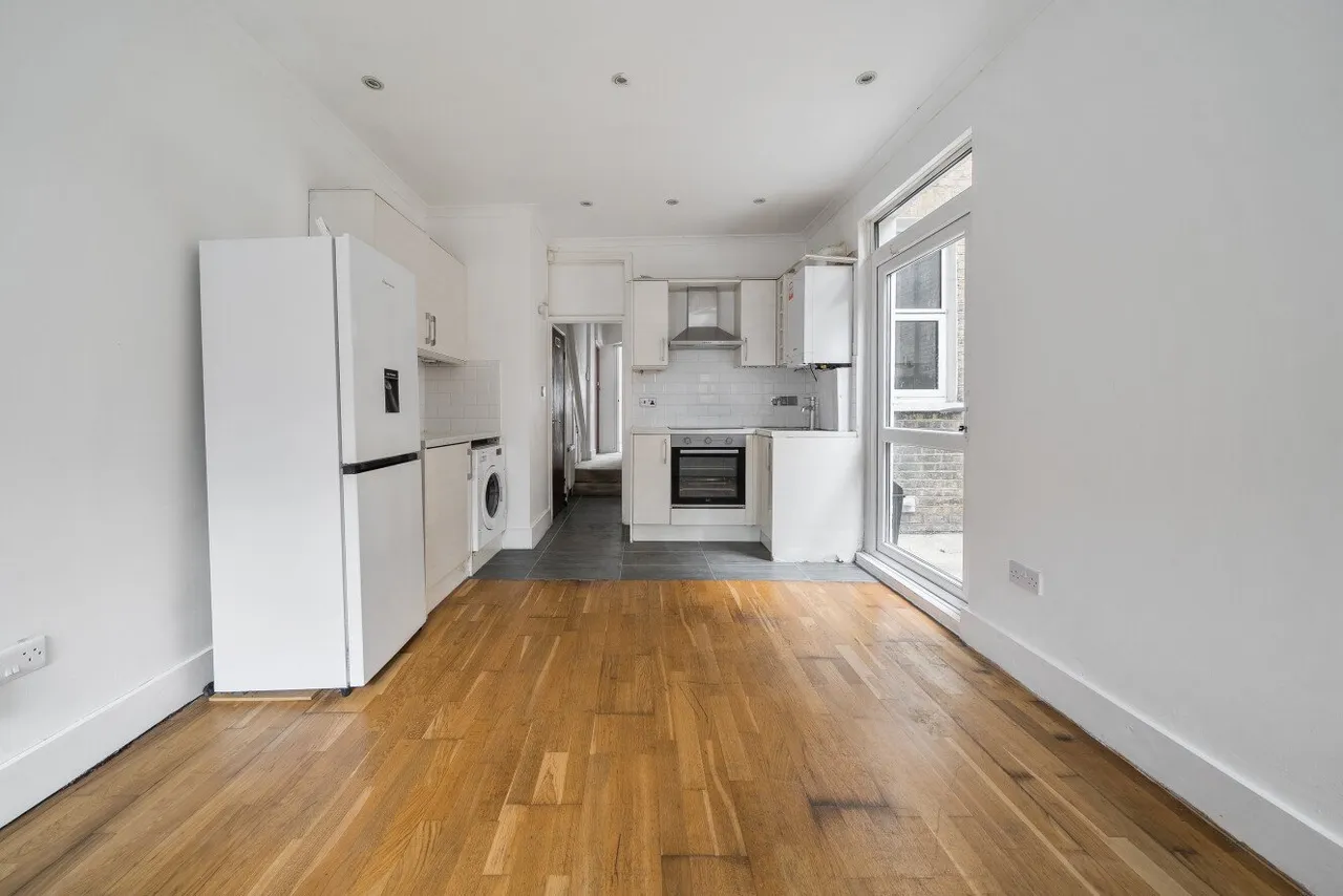 Mafeking Avenue, Brentford, London, TW8, photo 6