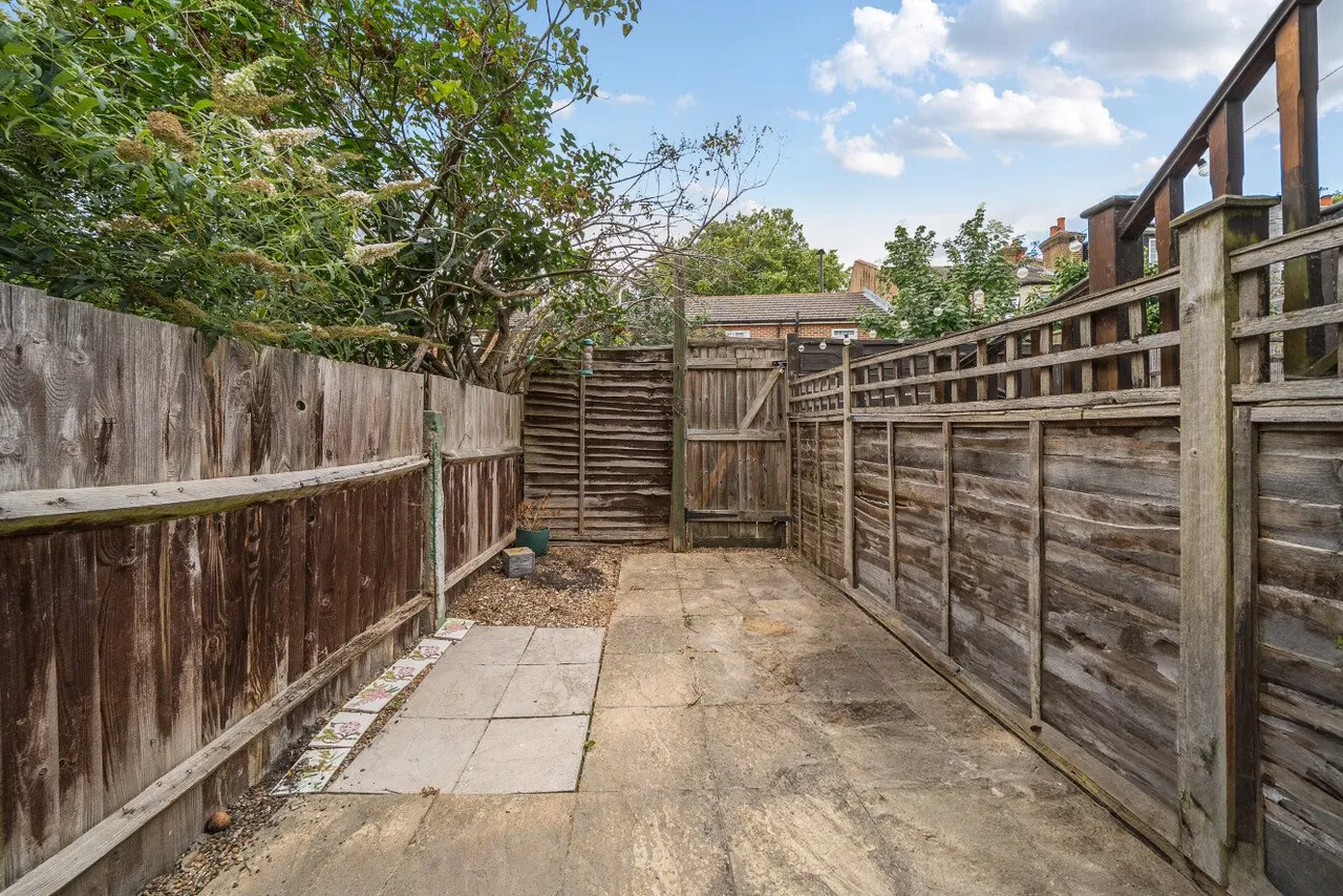 Mafeking Avenue, Brentford, London, TW8, photo 5