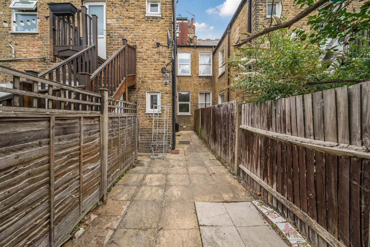 Mafeking Avenue, Brentford, London, TW8, photo 8