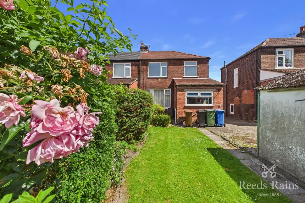 3 bed house for sale — Bossington Close, Offerton, Cheshire, SK2