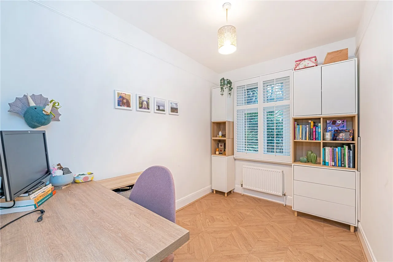 Holly Bush Lane, Hampton, TW12 2QR, photo 4