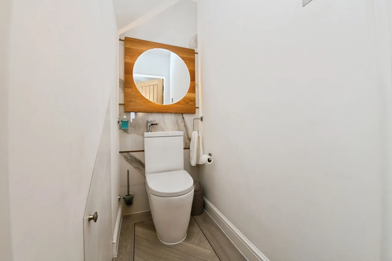 Mendip Crescent, Westcliff-on-Sea, Essex, SS0, photo 23