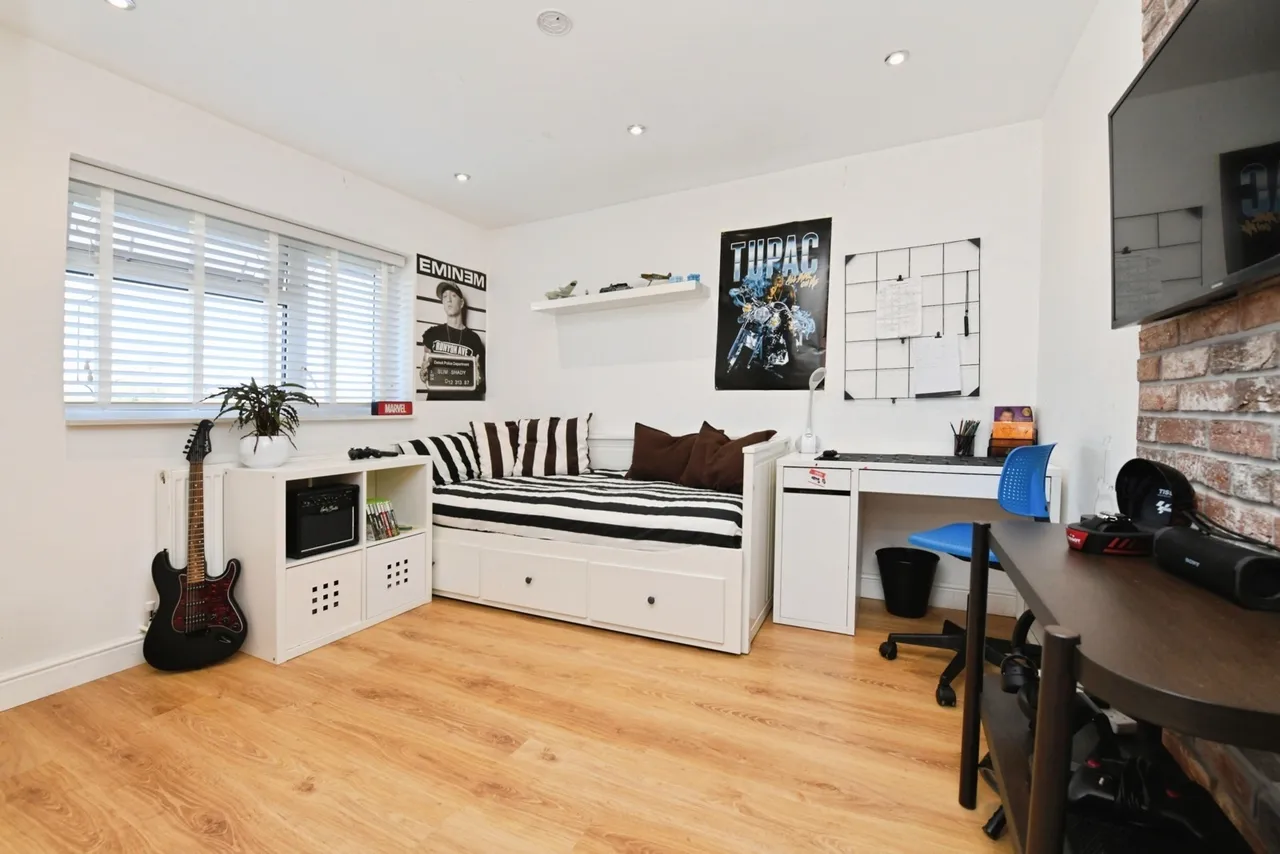 Mendip Crescent, Westcliff-on-Sea, Essex, SS0, photo 11