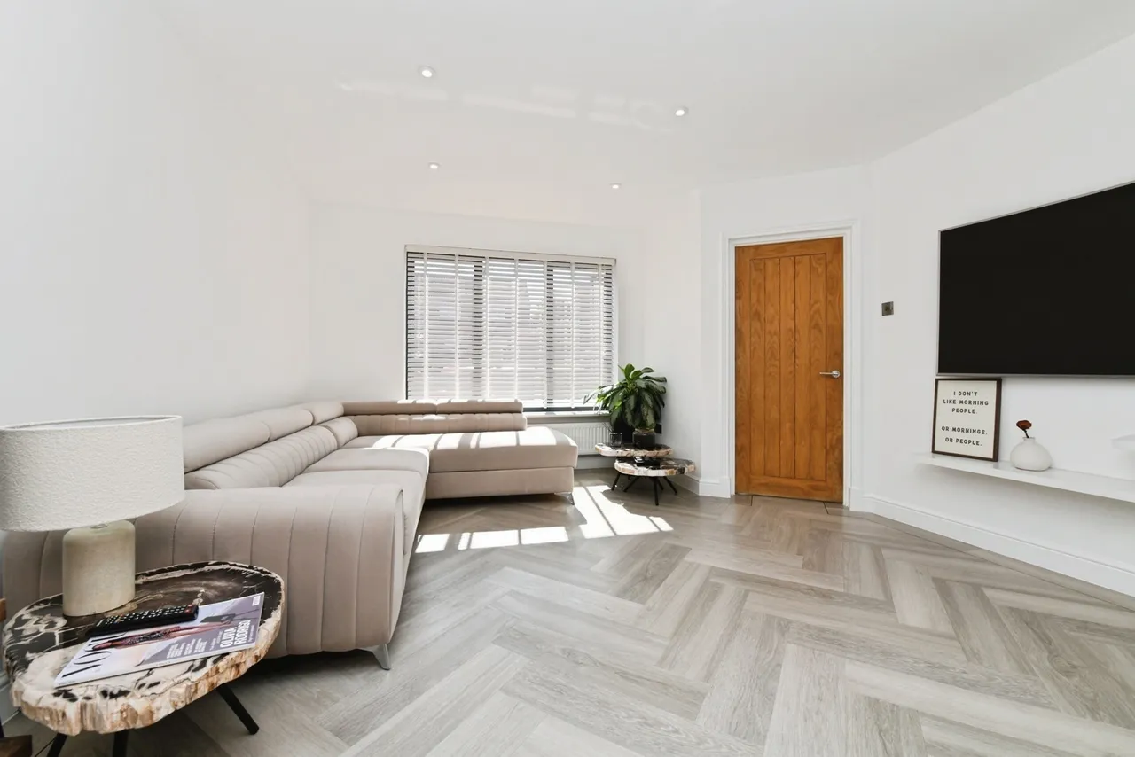 Mendip Crescent, Westcliff-on-Sea, Essex, SS0, photo 2