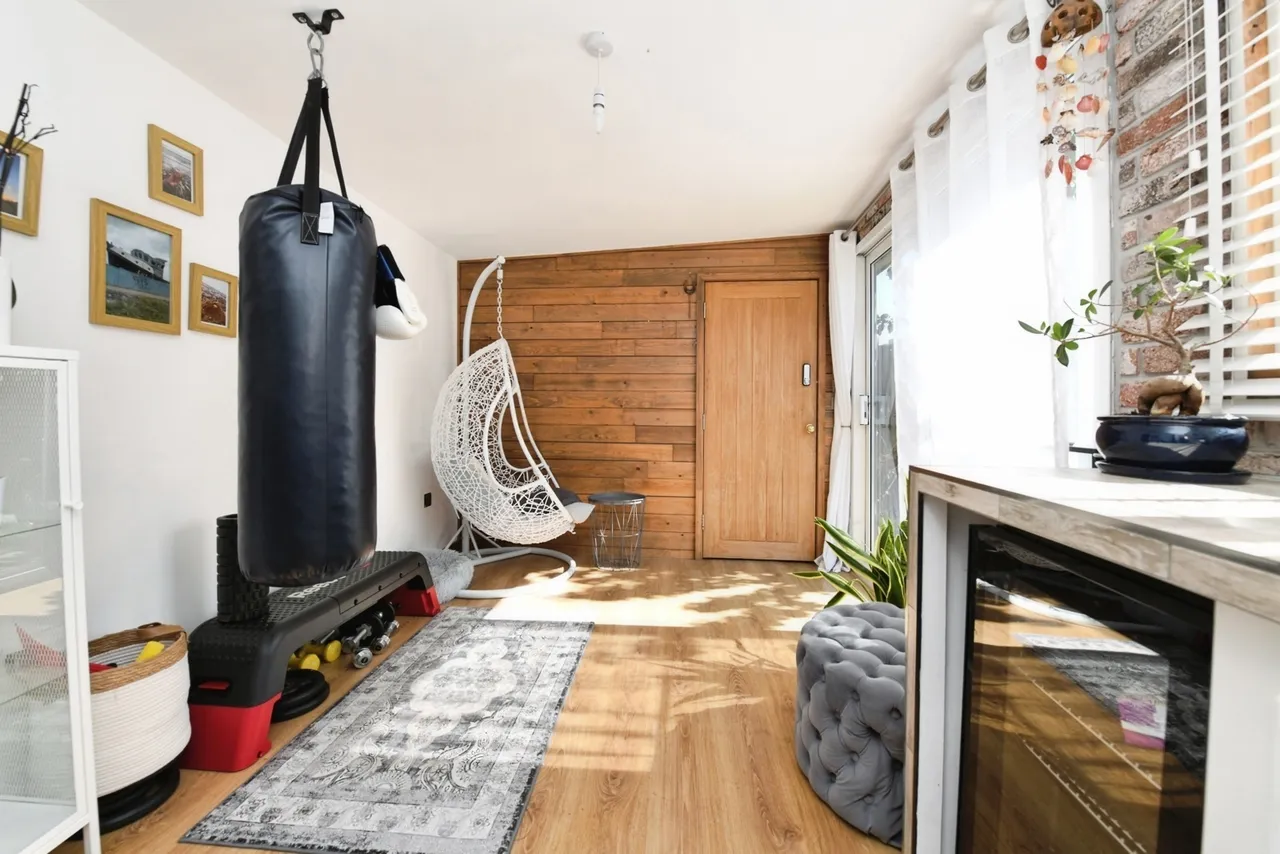 Mendip Crescent, Westcliff-on-Sea, Essex, SS0, photo 24