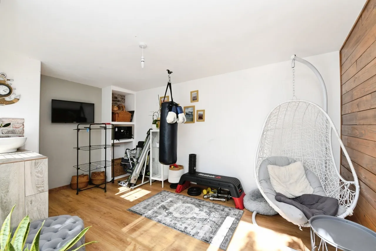 Mendip Crescent, Westcliff-on-Sea, Essex, SS0, photo 13