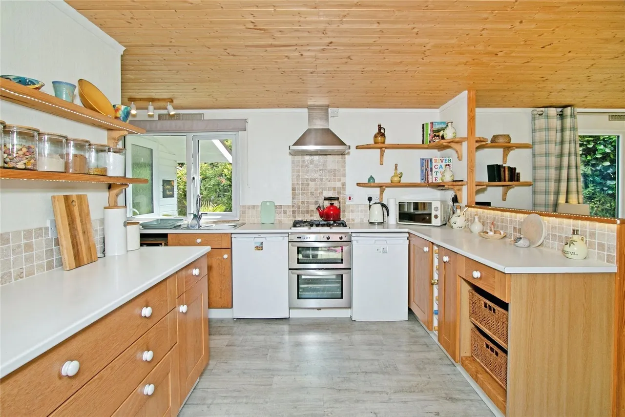 Cosawes Park Homes, Perranarworthal, TR3, photo 4