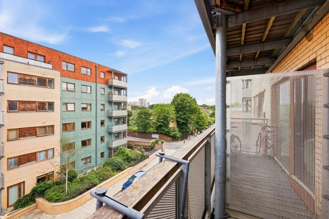Trevithick Way, London, E3, photo 4
