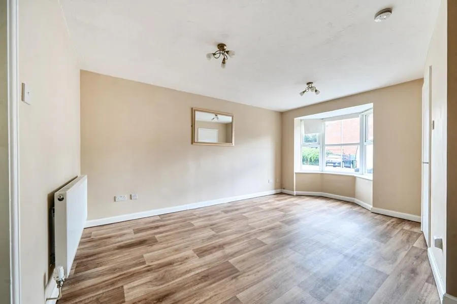 Morris Court, Aylesbury, HP21, photo 4