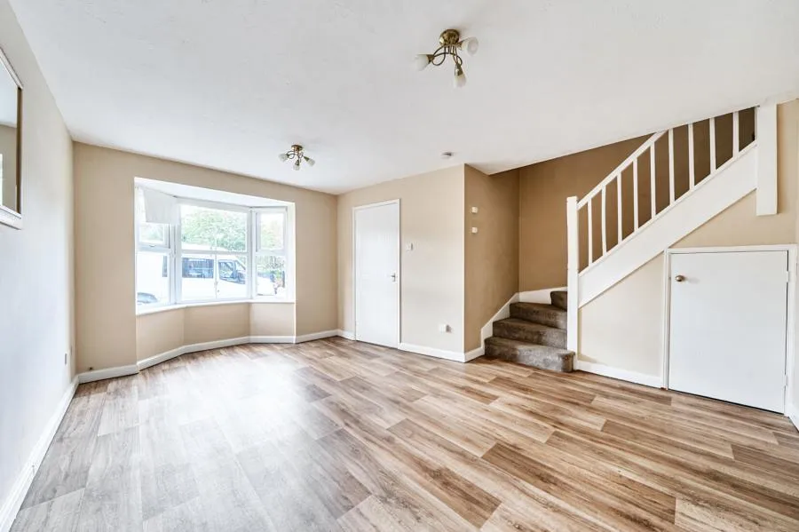 Morris Court, Aylesbury, HP21, photo 3