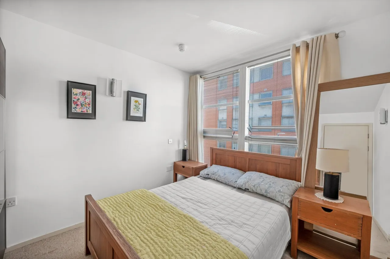 Blackwall Way, London, E14, photo 3