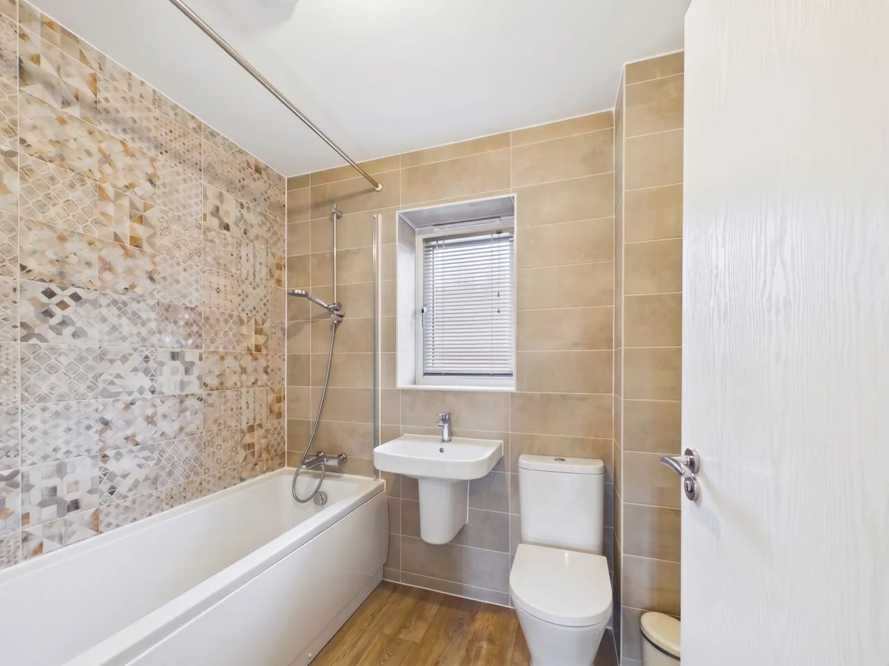 Quartz Close, Newhall, DE11, photo 16