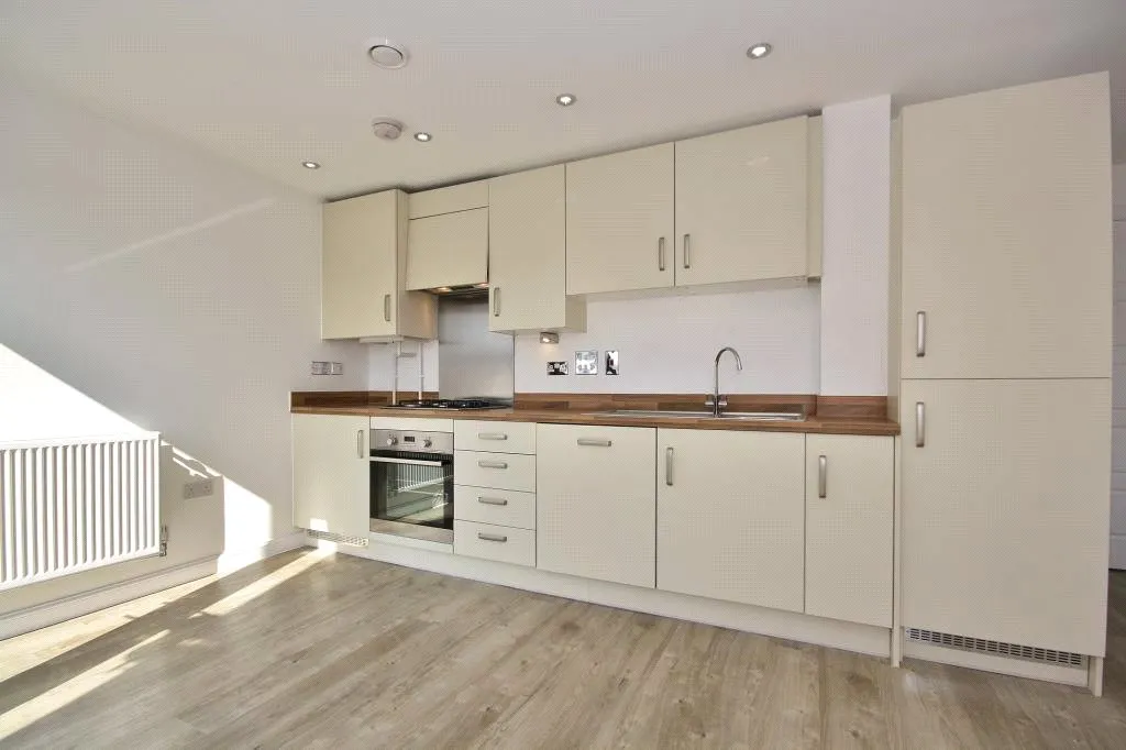 Walnut Tree Close, Guildford, GU1, photo 2