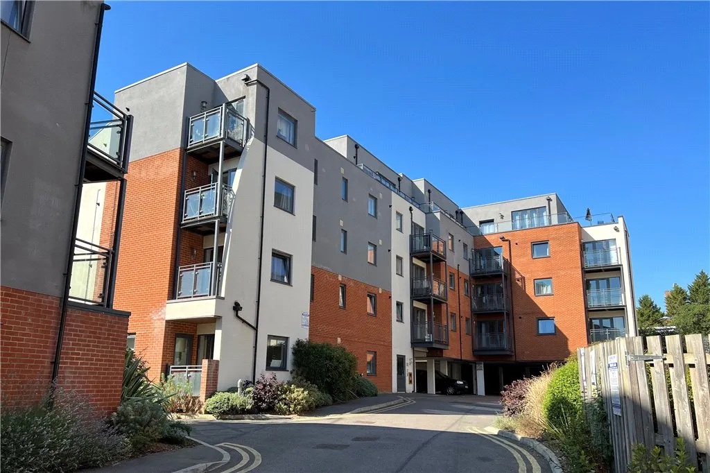 1 bed flat for sale, Walnut Tree Close, Guildford, GU1