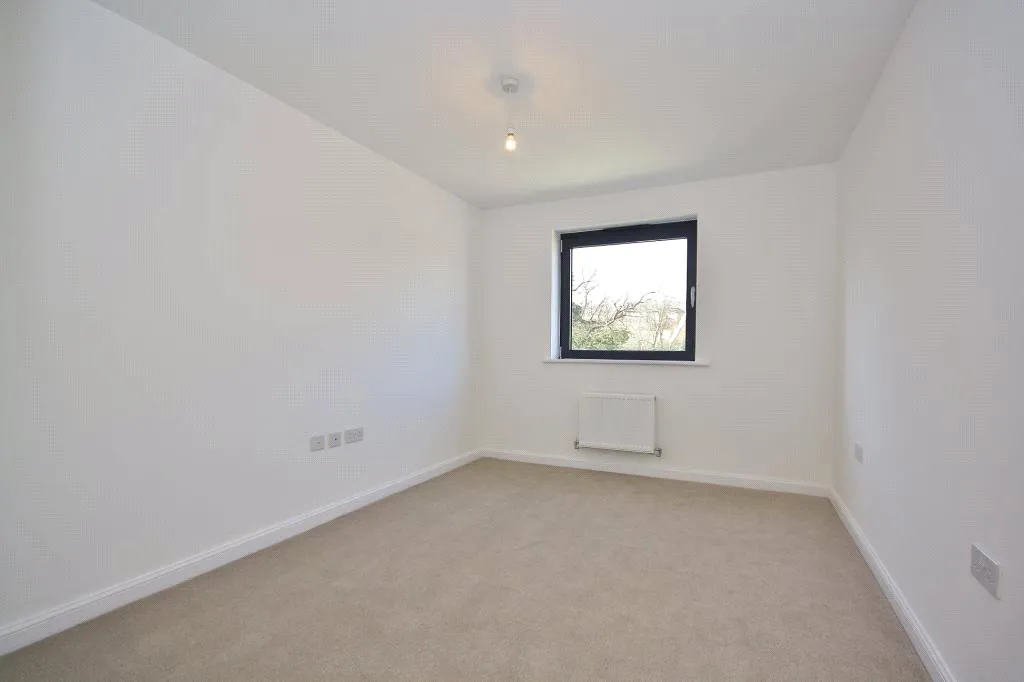 Walnut Tree Close, Guildford, GU1, photo 4