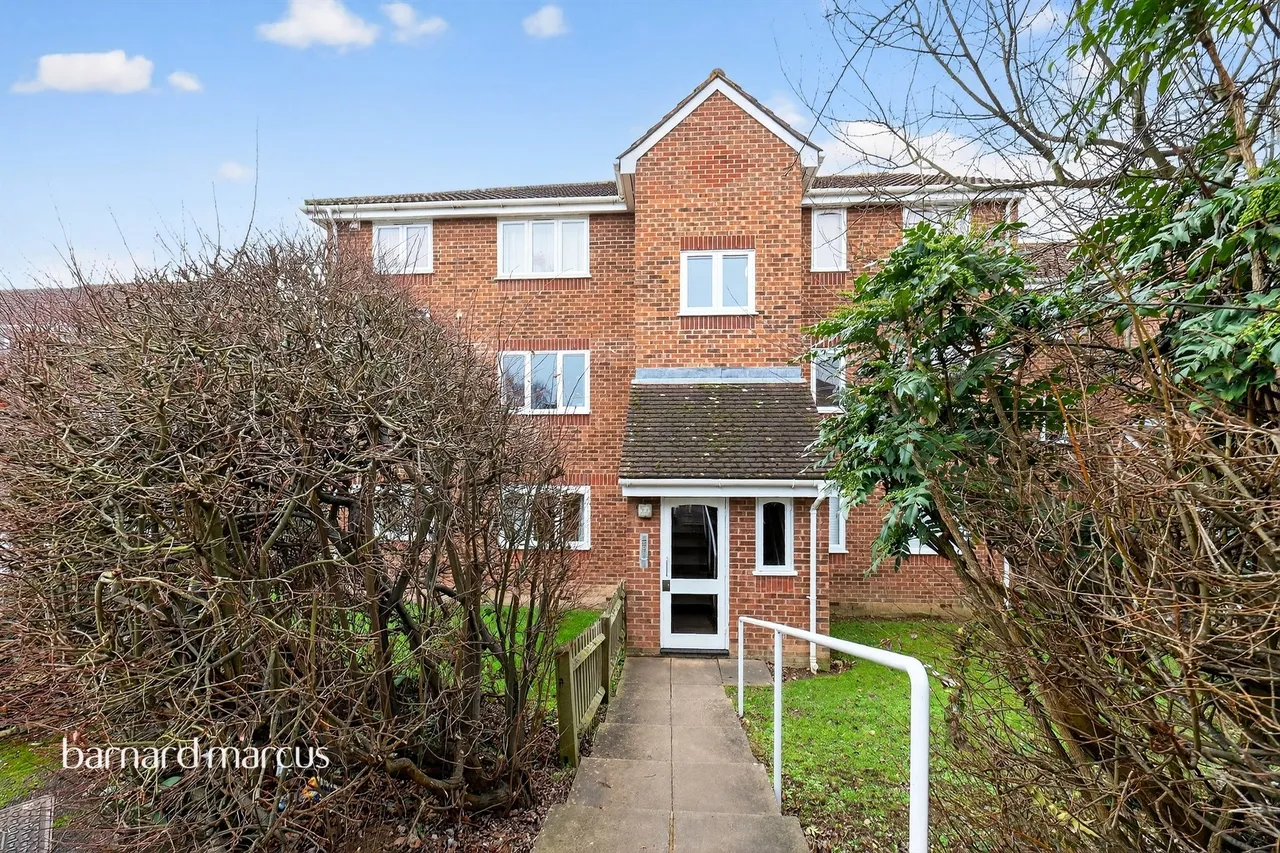 1 bed flat for sale — Percy Gardens, Worcester Park