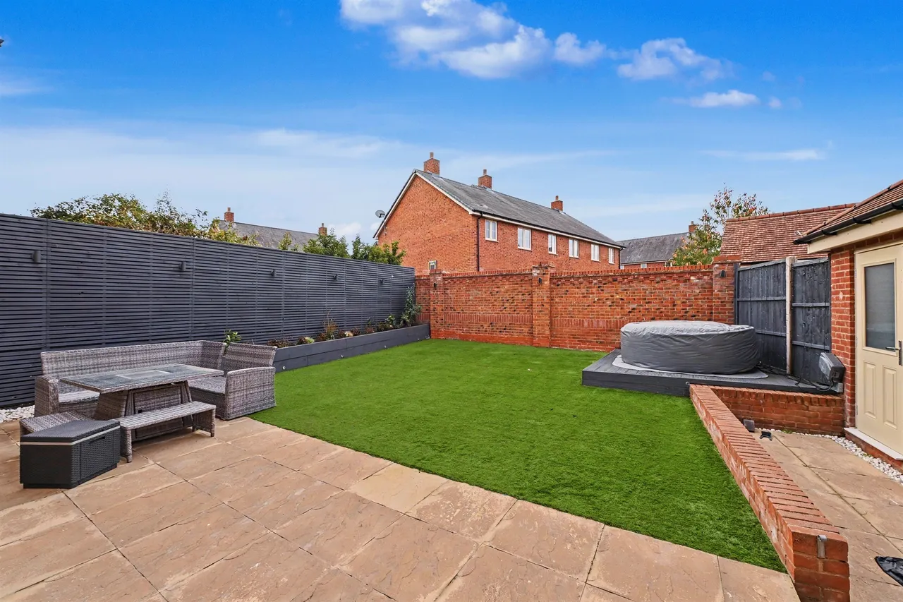 Brandon Close, Aston Clinton, HP22, photo 20