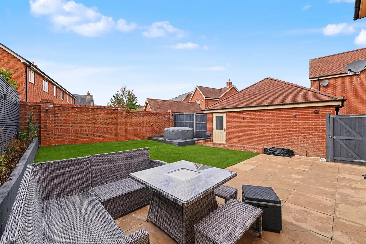 Brandon Close, Aston Clinton, HP22, photo 19