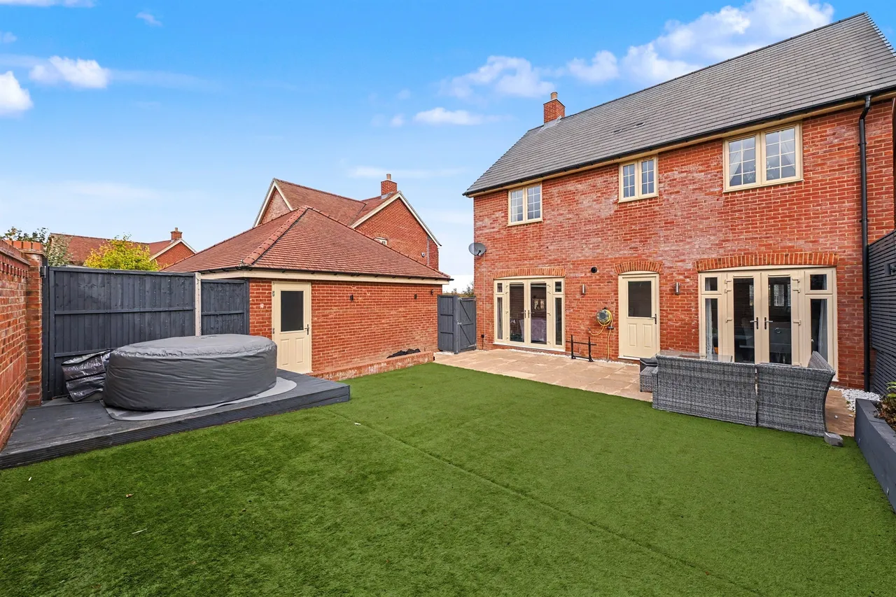 Brandon Close, Aston Clinton, HP22, photo 21