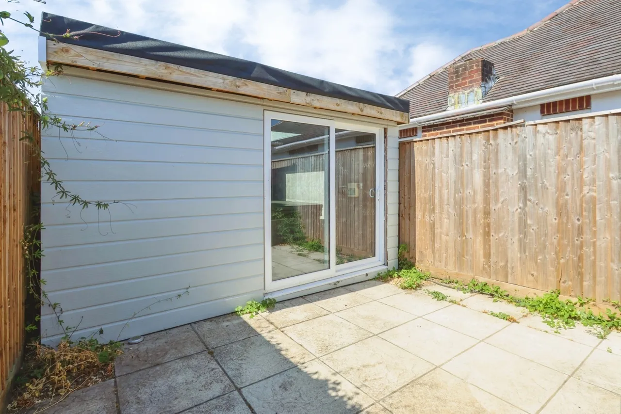 Longbarrow Close, Queens Park, BH8, photo 14