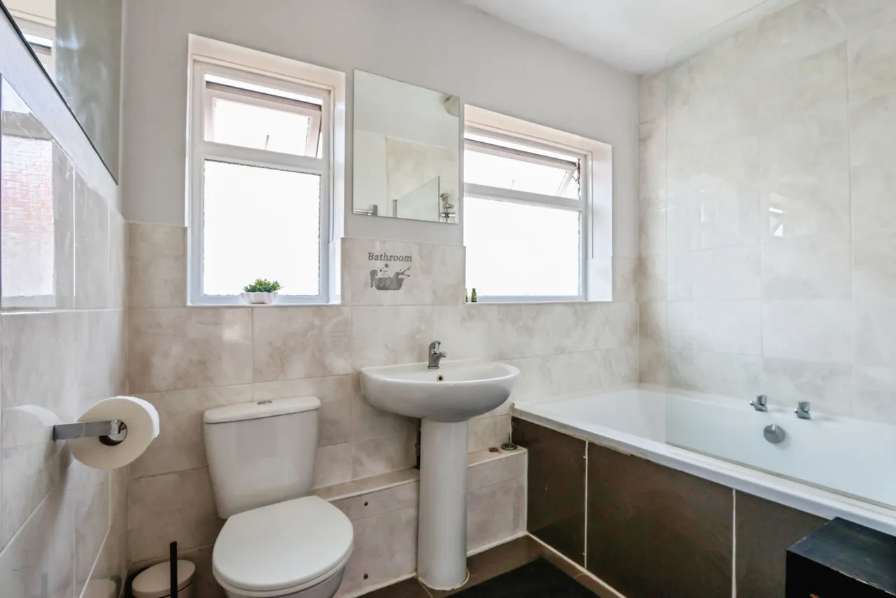 Longbarrow Close, Queens Park, BH8, photo 12