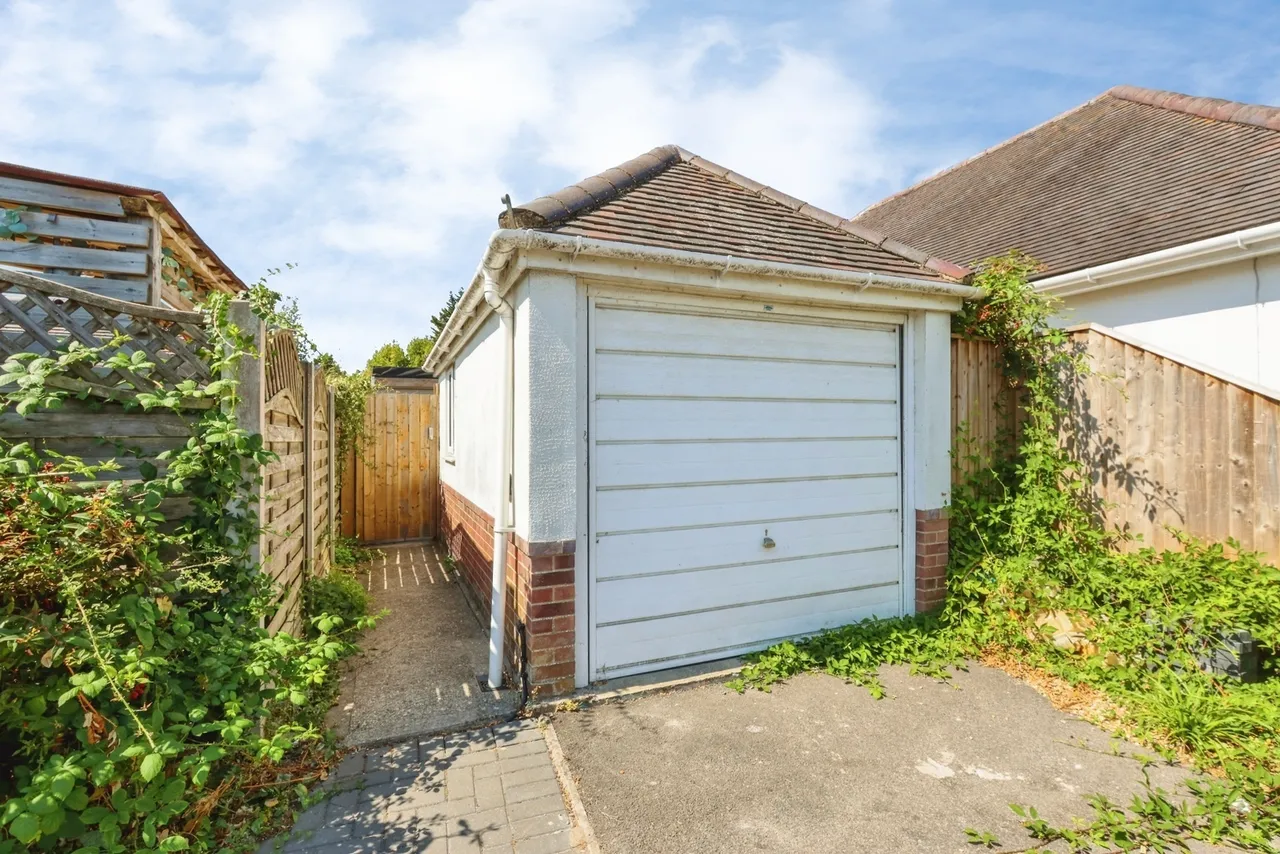 Longbarrow Close, Queens Park, BH8, photo 17