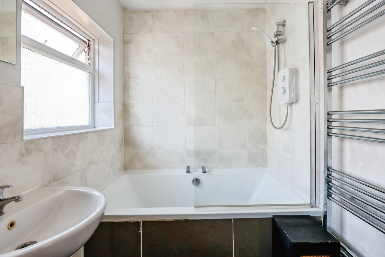 Longbarrow Close, Queens Park, BH8, photo 13