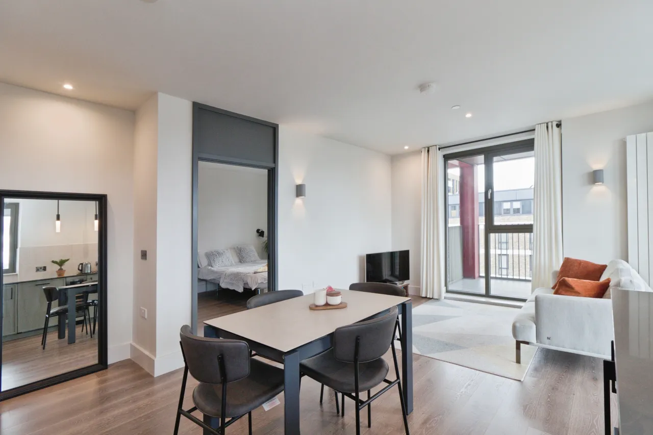 2 bed flat for sale, Windsor Square, London, SE18