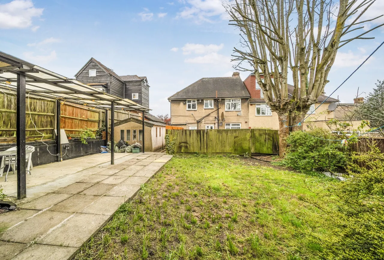 Buck Lane, London, NW9 0AP, photo 11