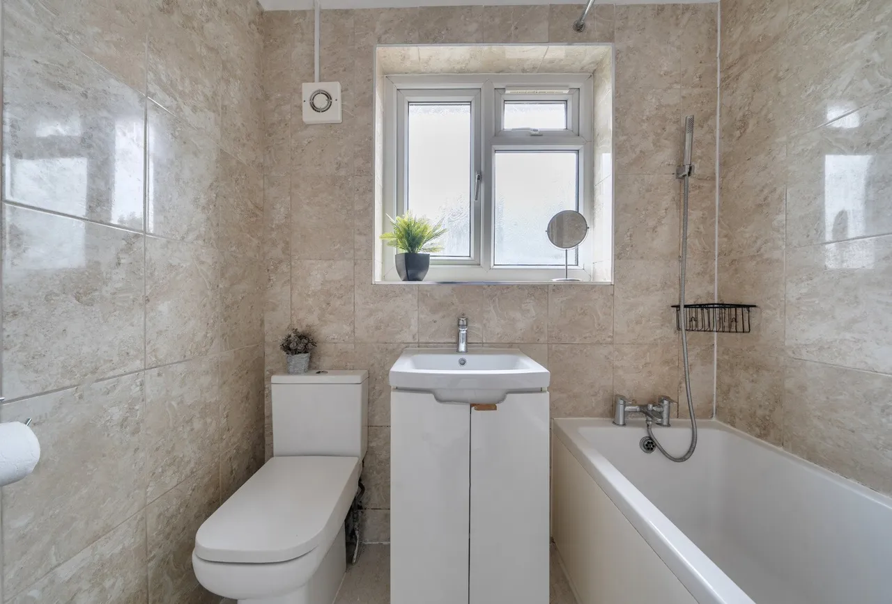 Buck Lane, London, NW9 0AP, photo 7