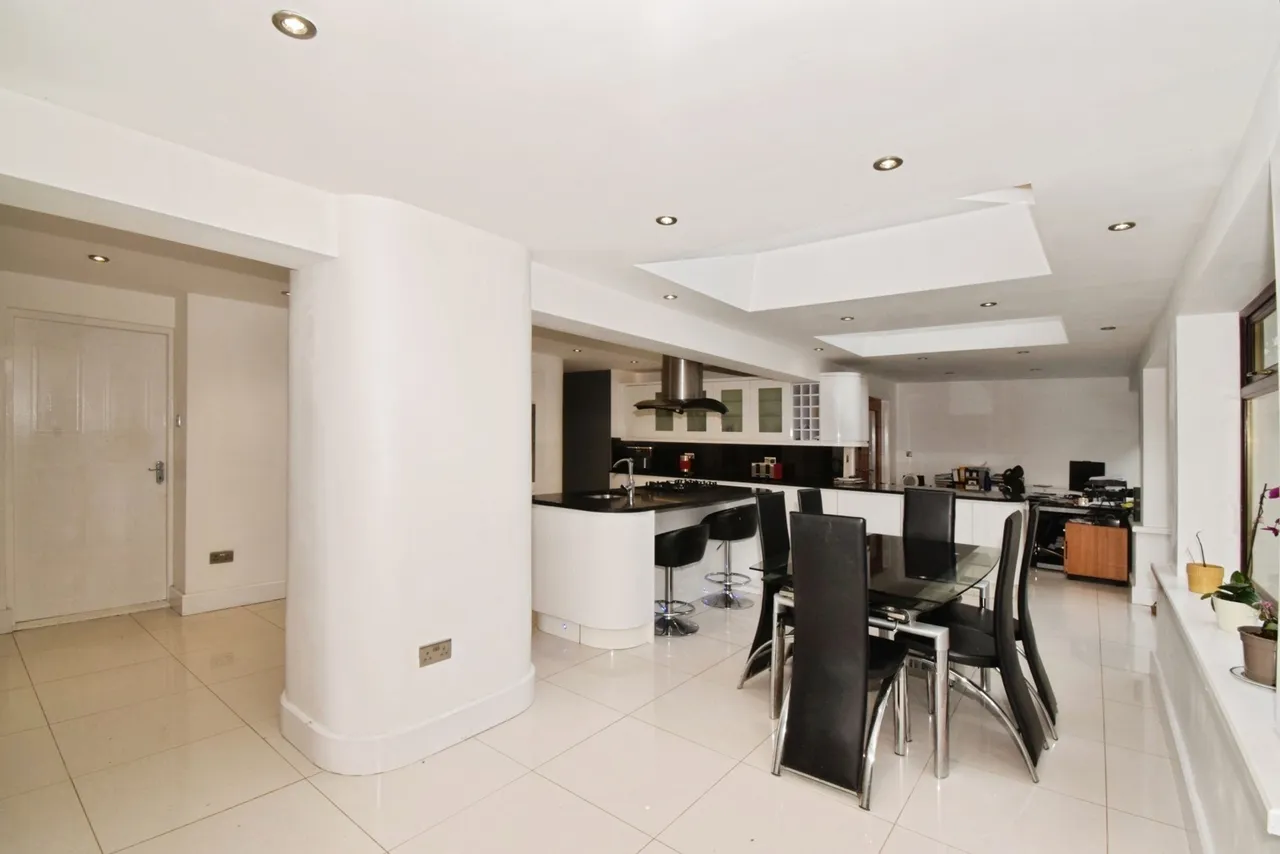 5 bed house for sale, Parkside Close, Leicester, LE4