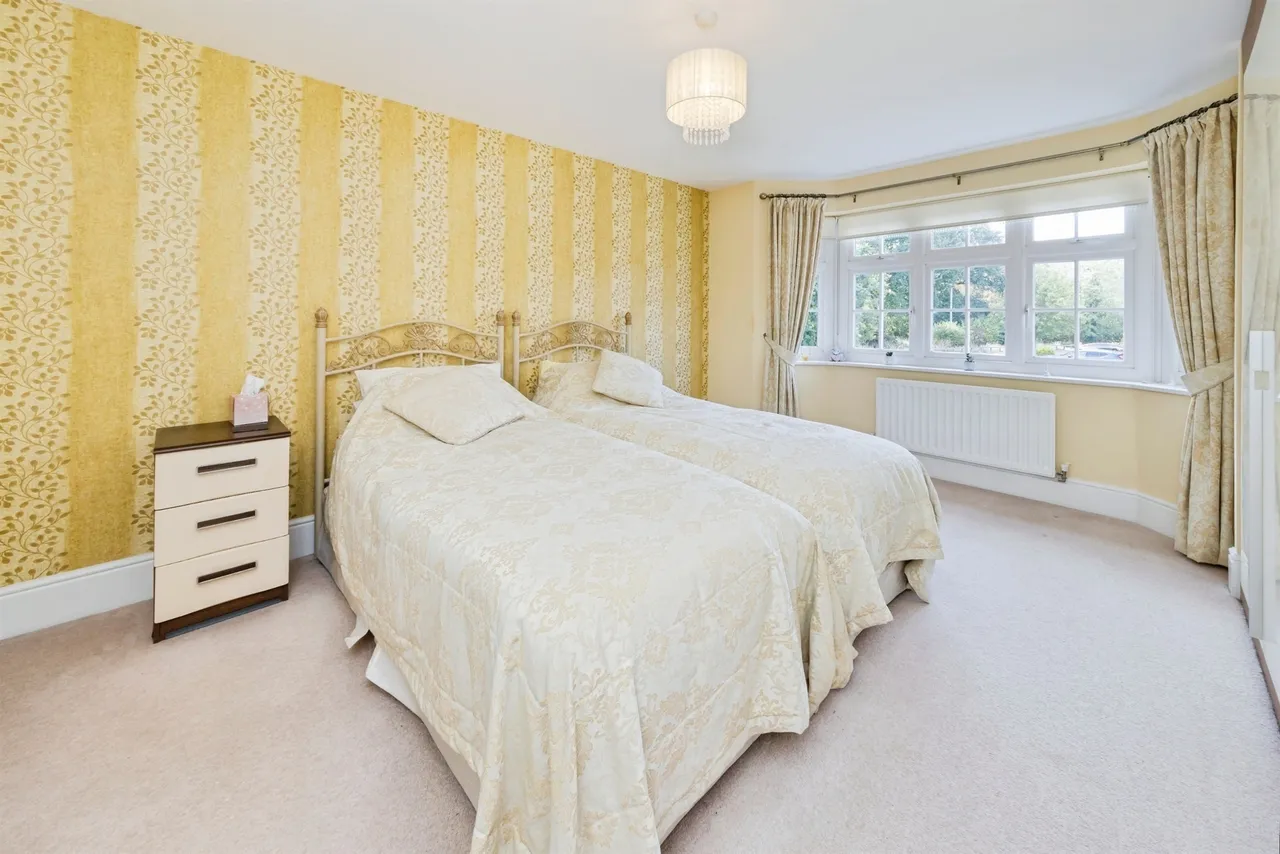 The Furrows, Crawley Down, RH10, photo 20